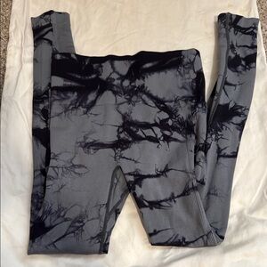Amazon Women's Black and Gray Tie-Dye Leggings